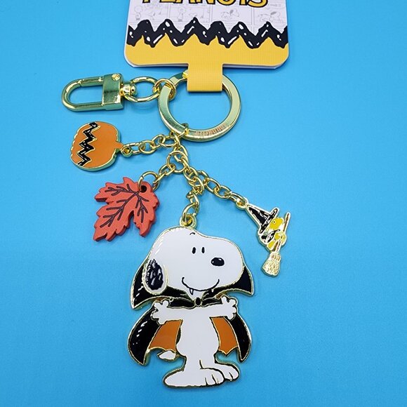 Loungefly Peanuts Snoopy & Woodstock Vampire Halloween Fall Keychain Charm NEW - Picture 1 of 11